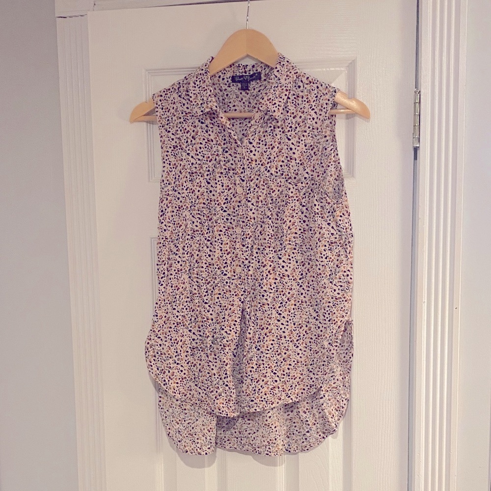 Velvet Heart Tan and Brown Sleeveless Blouse with Mandarin Collar